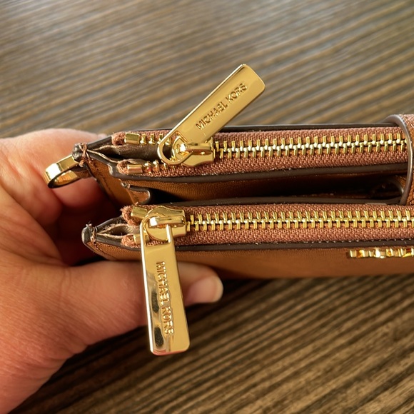 Michael Kors Jet Set Double Zip Wallet NWT - Picture 3 of 16